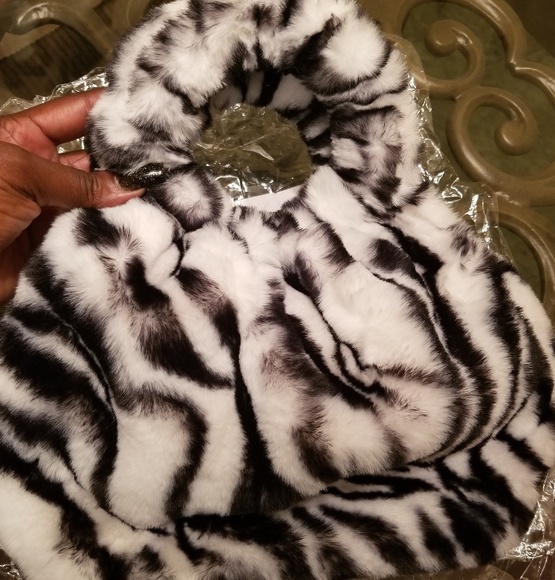 Fuzzy handbag - Picture 4 of 8